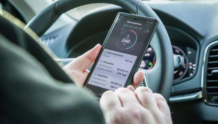 كل ما تحتاج معرفته عن تطبيق سيارة 3 143 110123 a look applications world of cars luxury